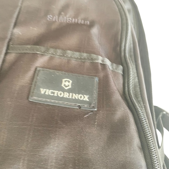 Victorinox Unisex Black Altmont 3.0 Backpack - Picture 6 of 12
